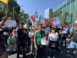 Sin llegar al Zócalo concluye reducida marcha de la ‘Generación Z’; en UNAM los desairan
