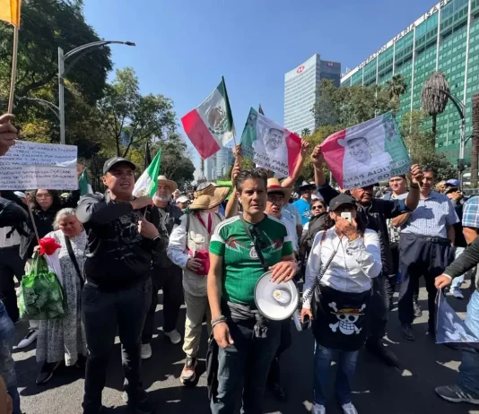 Sin llegar al Zócalo concluye reducida marcha de la ‘Generación Z’; en UNAM los desairan